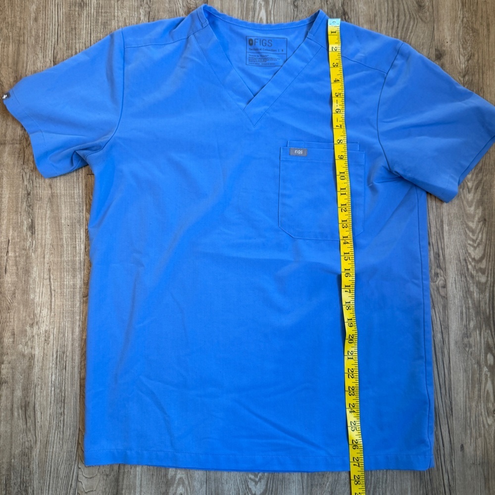 Women’s Figs Double Pocket Light Blue Scrub Top Size Small - Picture 3 of 5